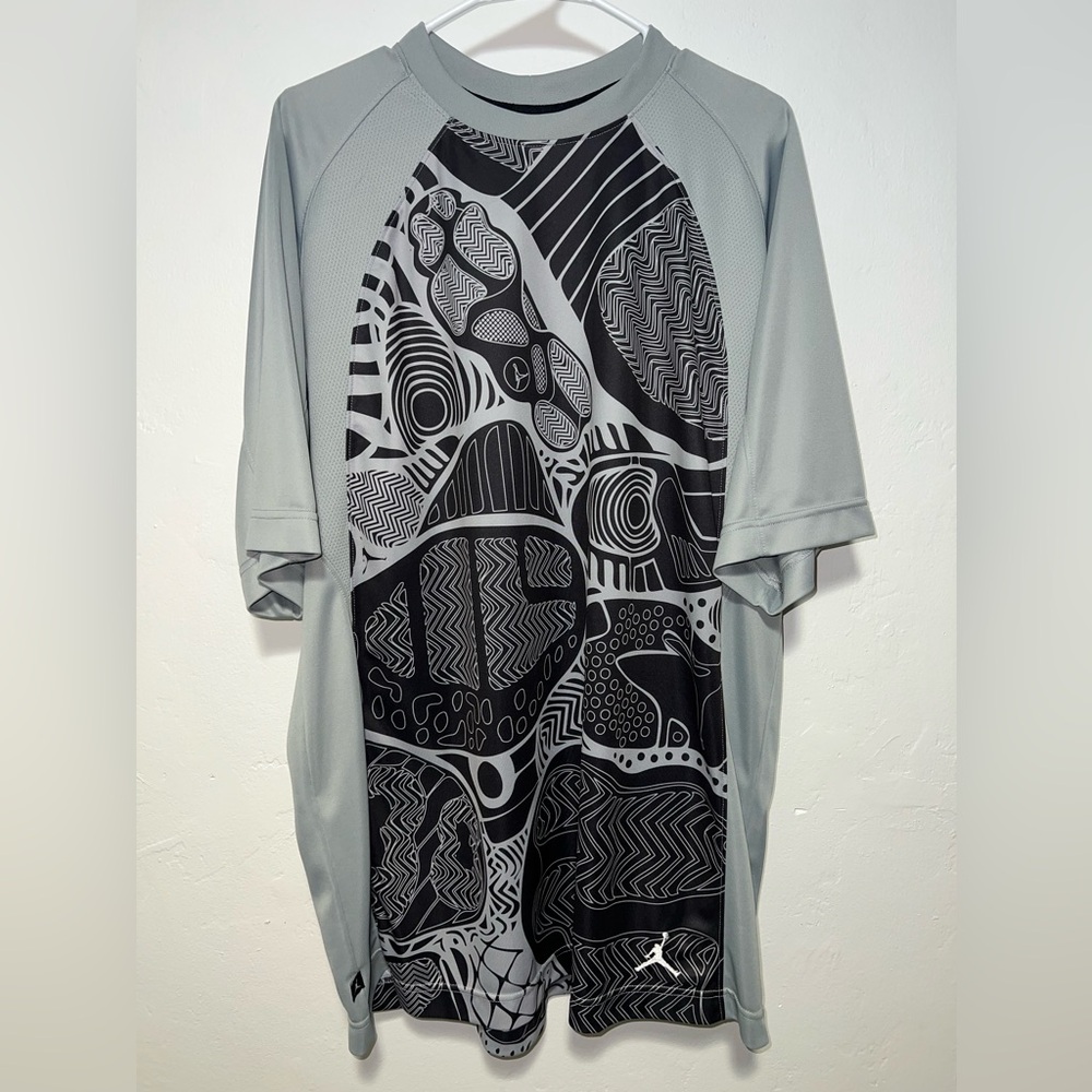 Vintage Nike Air Jordan Training Loose Graphic Sole Shirt in EUC